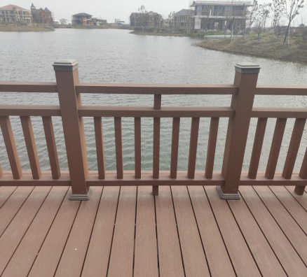 休閑現代鄉(xiāng)村旅游配套商用房塑木工程