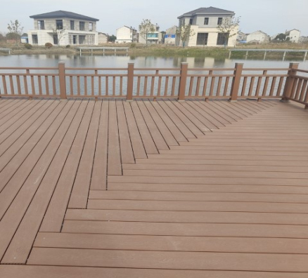 休閑現代鄉(xiāng)村旅游配套商用房塑木工程